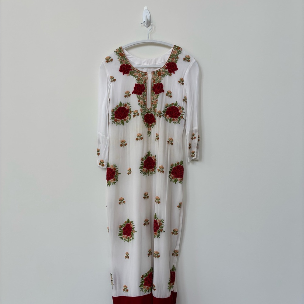 Floral Embroidered White Kurta